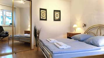 2 bedrooms, iron/ironing board, WiFi