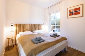2 bedrooms, iron/ironing board, WiFi