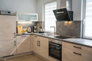 Fridge, oven, stovetop, dishwasher - Hus No. 11 (Zirchow)