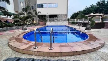 Kolam renang outdoor