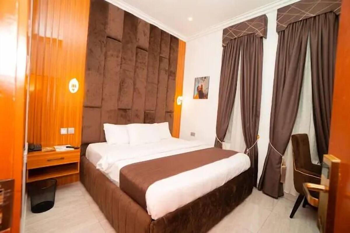 Deluxe Room, Balcony, City View | Desk, laptop workspace, blackout drapes, soundproofing