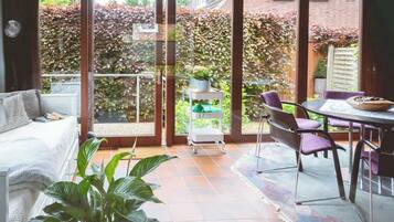 TV, fireplace, offices