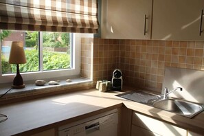 Fridge, oven, stovetop, dishwasher