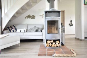 TV, fireplace, offices