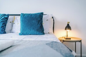 3 bedrooms, iron/ironing board, free WiFi, bed sheets - Hansas 3BR Elegant Stay: Winter ready by Parydise! (Shropshire)