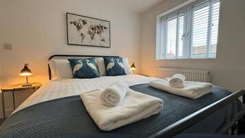 Iron/ironing board, free WiFi, bed sheets