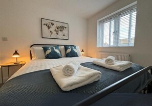 Een strijkplank/strijkijzer, gratis wifi, beddengoed