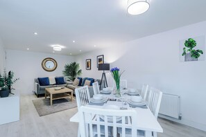 Dining - Hansas 3BR Elegant Stay: Winter ready by Parydise! (Shropshire)