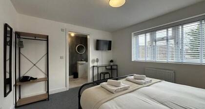 NEW! The Hansas Hideaway - Luxury 3 Bed Townhouse