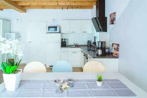 Fridge, microwave, oven, stovetop - PLAUer Himmel Summary (Plau am See)