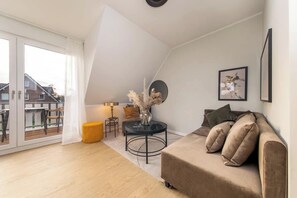 TV, offices - Ferienwohnung Kranich (Wiek)