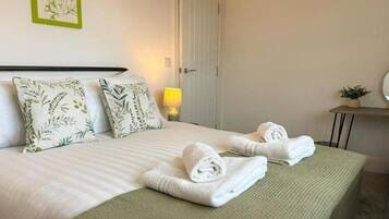 3 bedrooms, iron/ironing board, free WiFi, bed sheets