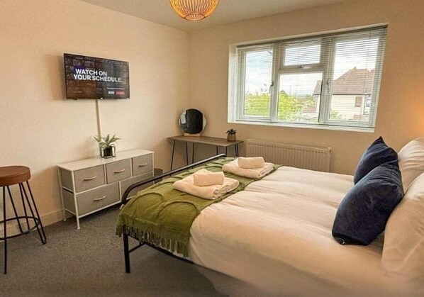 3 bedrooms, iron/ironing board, free WiFi, bed sheets