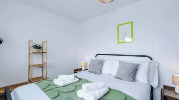 3 bedrooms, iron/ironing board, WiFi (free), bed sheets