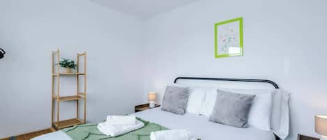 3 bedrooms, iron/ironing board, free WiFi, bed sheets