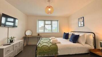 3 bedrooms, iron/ironing board, free WiFi, bed sheets