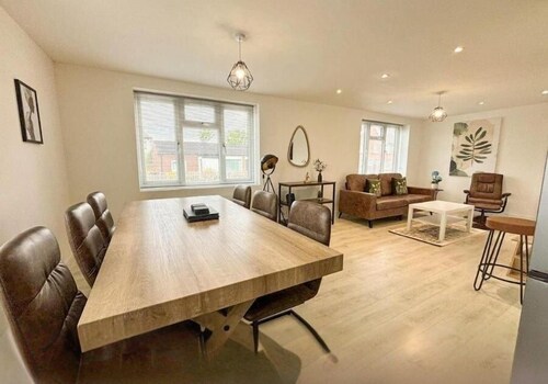 NEW! The Hansas Retreat – Luxury 3 Bed Townhouse