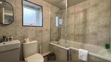 Secador de pelo y toallas