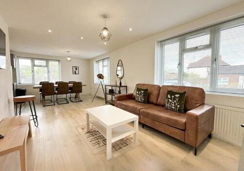 NEW! The Hansas Retreat – Luxury 3 Bed Townhouse