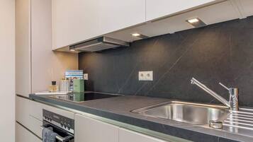 Geladeira, fogão, cooktop, lava-louças