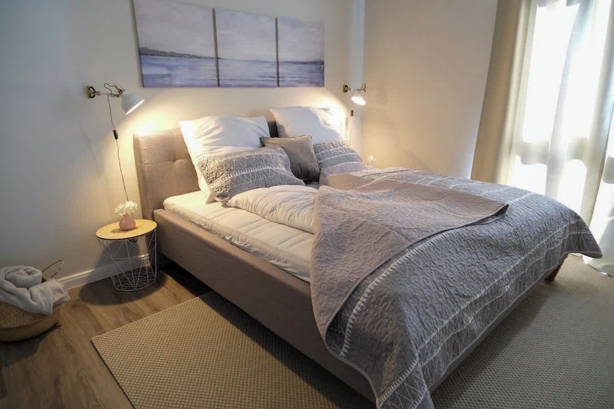 2 bedrooms, iron/ironing board, WiFi