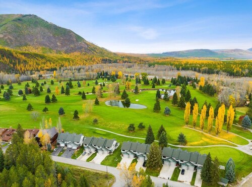 West Glacier Getaway: Mountain & Golf Course Views
