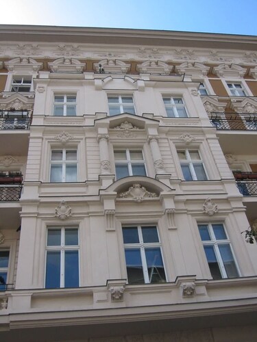 Elegant 4 Room Apartment with 2 Bathrooms