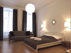 Strykejern/-brett, reiseseng for barn, wi-fi og sengetøy