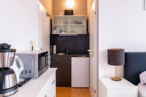Fridge, microwave, stovetop, coffee/tea maker