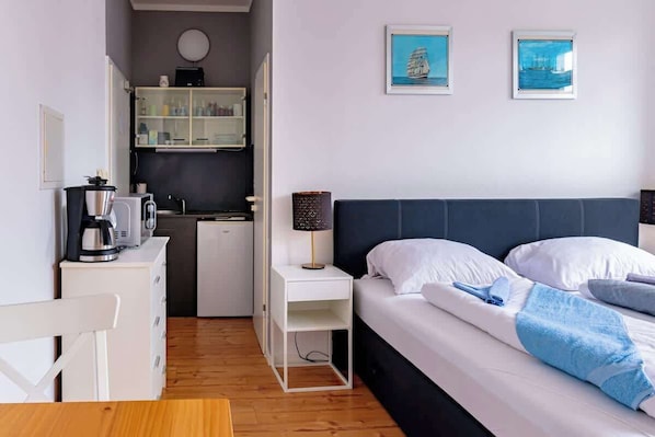 WiFi, bed sheets