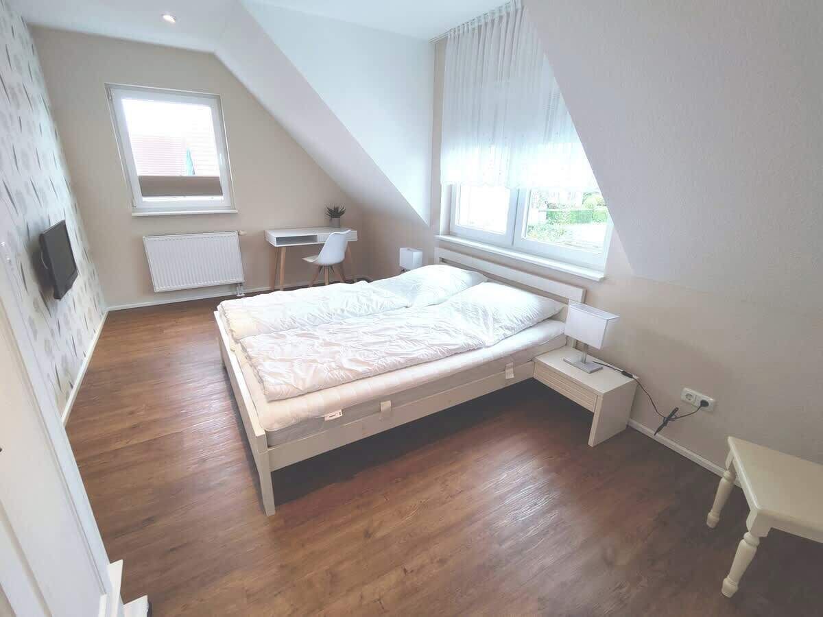 2 bedrooms, iron/ironing board, WiFi