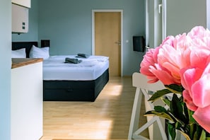 WiFi, bed sheets