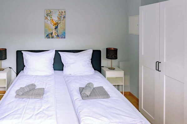 WiFi, bed sheets