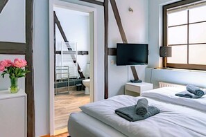 WiFi, bed sheets
