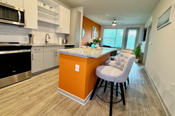 Microondas, horno, parrilla de estufa y lavavajillas