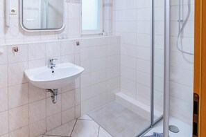 Douche, sèche-cheveux