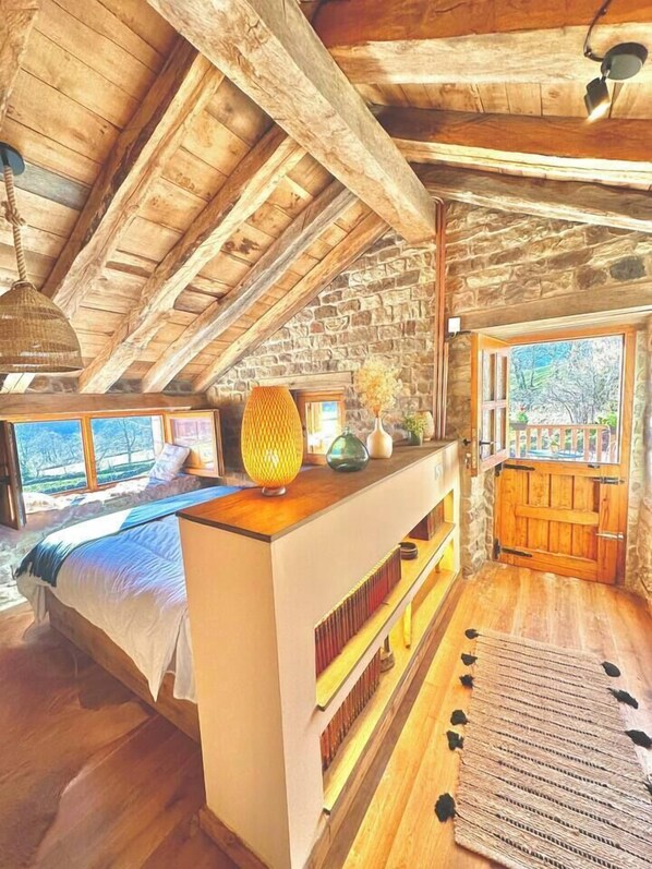 2 habitaciones, tabla de planchar con plancha, cuna de viaje y wifi 