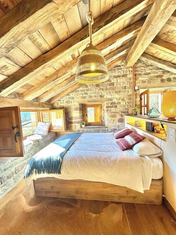 2 slaapkamers, een strijkplank/strijkijzer, reisbedje, wifi