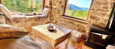 Televisie en een open haard