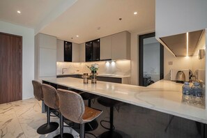 Fridge, microwave, oven, stovetop - Luxury Apartment Hotel - The Metropole (An Khanh)