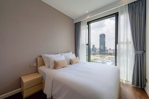 Desk, free WiFi, bed sheets - Luxury Apartment Hotel - The Metropole (An Khanh)