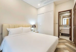 Căn hộ Deluxe, 1 giường cỡ queen và sofa giường, quang cảnh thành phố | Bàn, truy cập Internet không dây miễn phí, bộ trải giường 