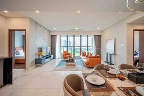 Deluxe Apartment, 3 Bedrooms, City View | Living area