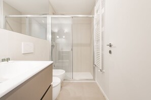 تجهيزات دش، مراحيض شطف