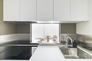 Private kitchen - Easylife - Refined Elegance with Balconies in Porta Venezia (Milano)