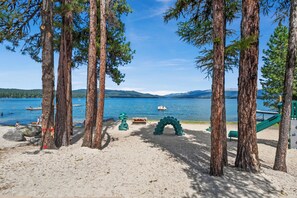 In Strandnähe, Liegestühle, Strandtücher