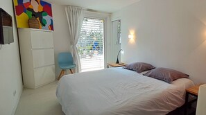 Desk, bed sheets
