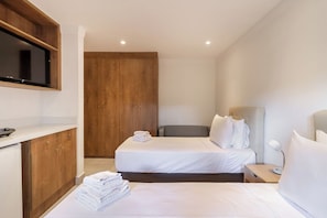 Comfort Twin Room, City View | Room amenity