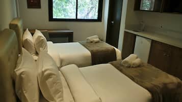 Comfort Twin Room, City View | Room amenity