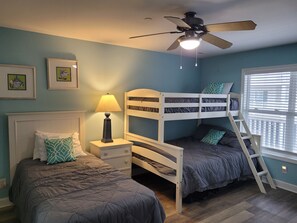 3 bedrooms, free WiFi, bed sheets, wheelchair access